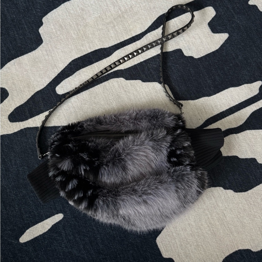 Crossbody bag with hand warmers